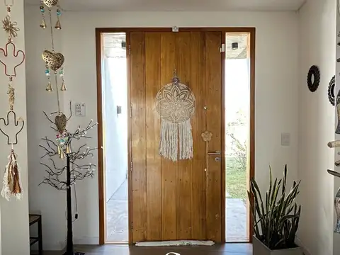 Casa 6 ambientes con 4 baños