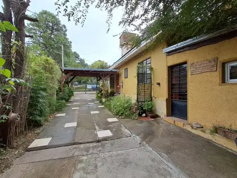 Casa en Venta con 3 cocheras