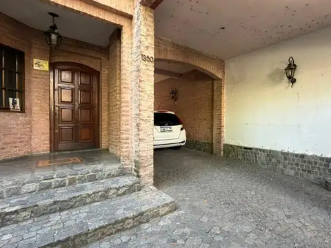 Casa en Venta con 2 cocheras