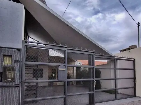 CASA 3 DORMITORIOS,LOFT,  QUINCHO Y LOCAL