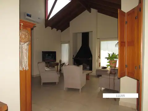 HERMOSA CASA EN VENTA EN LA ASUNCION CLUB DE CAMPO