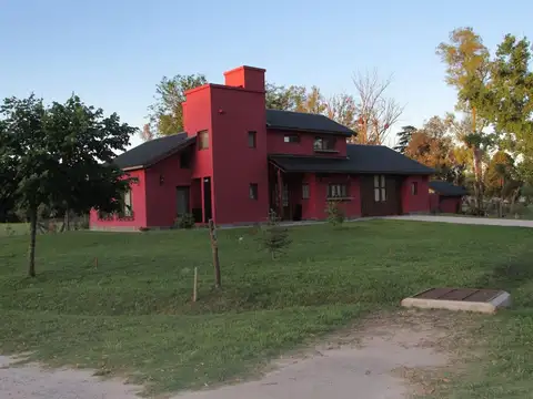 Casa 4 ambientes con 3 baños