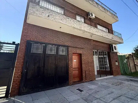 VENTA PH 3 ambientes con cochera, fondo y quincho en Isidro Casanova