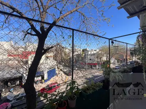 DEPARTAMENTO 2 AMB AL FRENTE CON BALCON CORRIDO