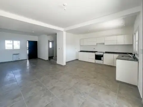 Casa 4 ambientes con 2 baños