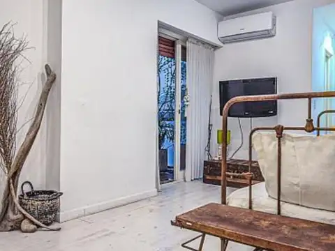 Carlos Pellegrini 1000 1000, Piso 1