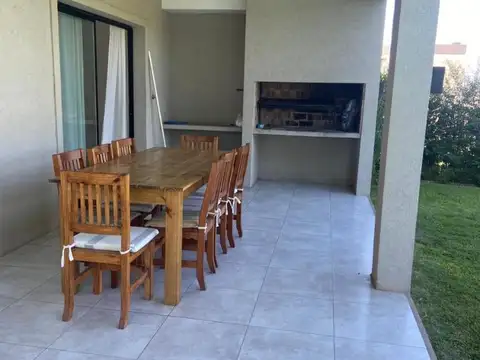 Casa en Alquiler Temporal en Pilar del Este - Santa Elena, USD 2.000