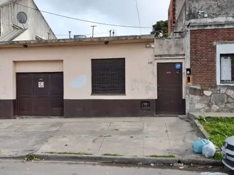 Alquiler de departamento 2 amb tipo casa con terraza cochera y sin expensas en Bernal