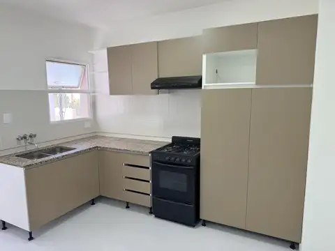 Impecable depto en VENTA de 2 dormitorios con balcón en Comodoro