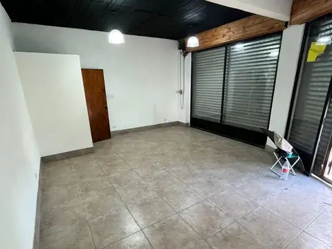 Local en Alquiler en Monte Grande, $ 380.000