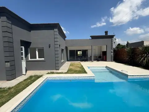 Casa 5 ambientes con 2 baños