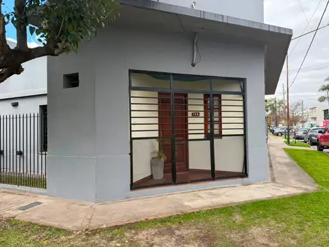 VENTA CASA 4 AMBIENTES CON GARAGE EN QUILMES