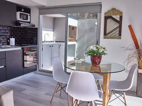 Defensa 1300, Piso 2