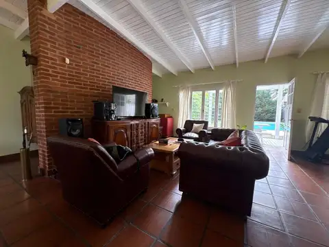 Casa en Venta con 2 cocheras
