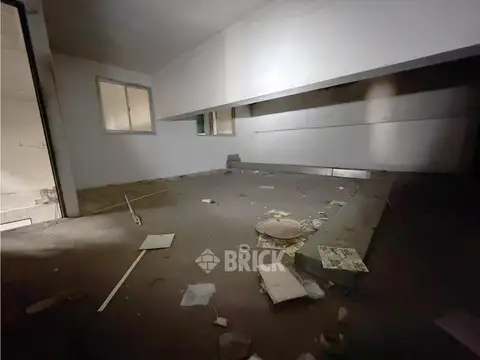 (A REFAC) ESPECTACULAR LOCAL EN HIPOLITO YRIGOYEN AL 8200 - APTO TODO DESTINO 1200 M2 CUBIERTOS