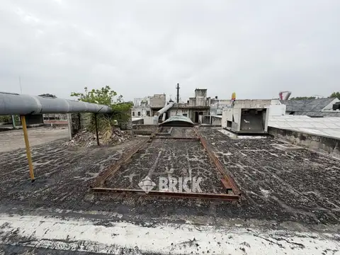 (A REFAC) ESPECTACULAR LOCAL EN HIPOLITO YRIGOYEN AL 8200 - APTO TODO DESTINO 1200 M2 CUBIERTOS