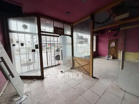 (A REFAC) ESPECTACULAR LOCAL EN HIPOLITO YRIGOYEN AL 8200 - APTO TODO DESTINO 1200 M2 CUBIERTOS