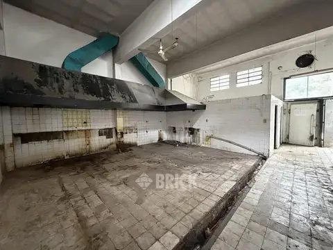 (A REFAC) ESPECTACULAR LOCAL EN HIPOLITO YRIGOYEN AL 8200 - APTO TODO DESTINO 1200 M2 CUBIERTOS