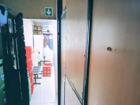 VENTA DE LOCAL EN LINIERS PARA VÁRIOS RUBROS