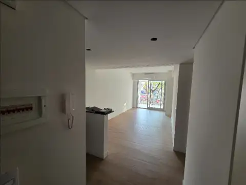 Monoambiente a estrenar, sin amoblar en Monserrat