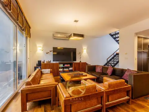 Casa en Alquiler con 2 cocheras