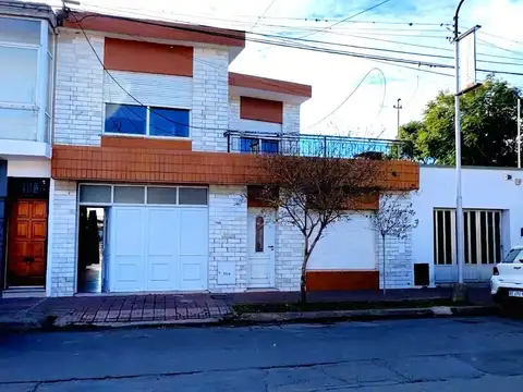 Casa con local en alquiler