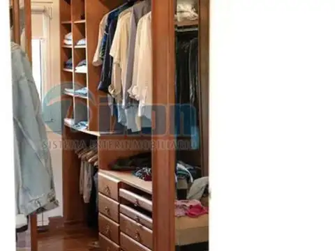 Casa 6 ambientes con 5 baños