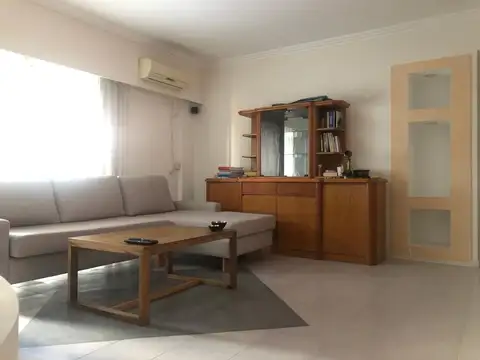 4 Ambientes Amoblado, Frente Balcon, Cochera fija, 2 baños, Reciclado full, Excelente estado! 