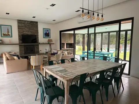 casa en venta 5 ambientes con piscina en costa esmeralda