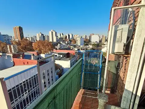 Departamento 2 ambientes con balcón al frente 