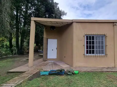 Casa 6 ambientes con 2 baños