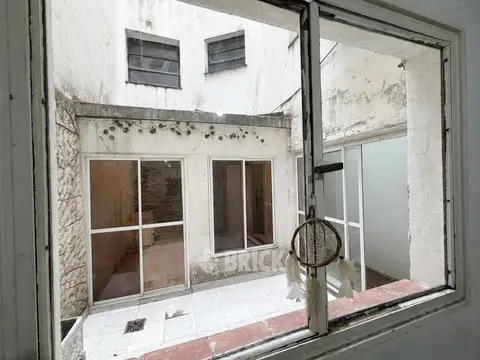 DEPTO TIPO CASA EN PRINGLES Y AV. CORDOBA - 55 M2 PATIO COCINA Y COMEDOR DIARIO LUMINOSO