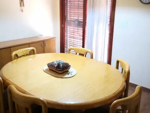 Casa 4 ambientes con 2 baños
