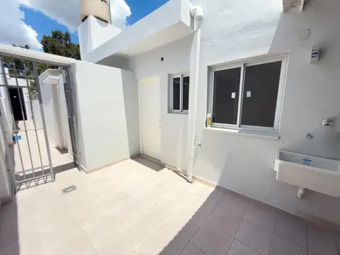 Depto Tipo Casa en Alquiler de 2 ambientes