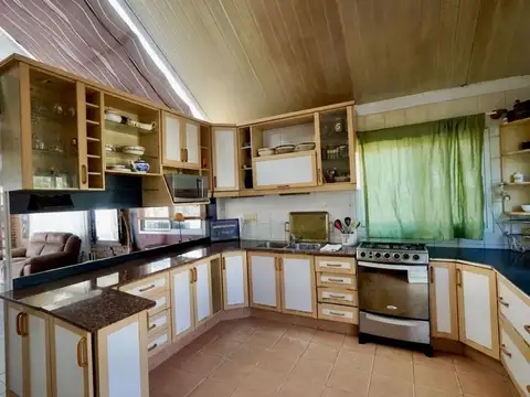 Casa 5 ambientes con 2 baños