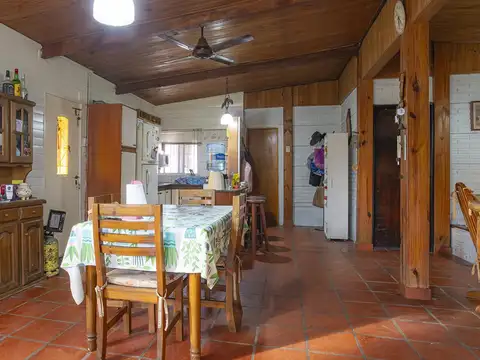 CASA EN VENTA TRES DORMITORIOS PILETA QUINCHO Y COCHERA VILLA AMELIA