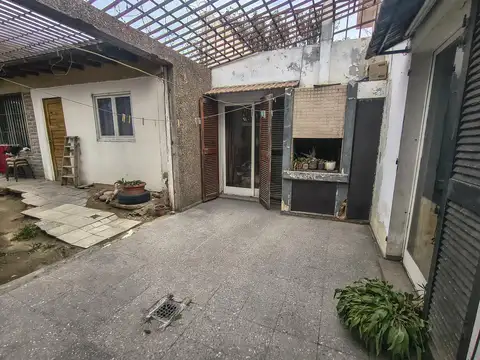 Casa 4 ambientes con 1 baño