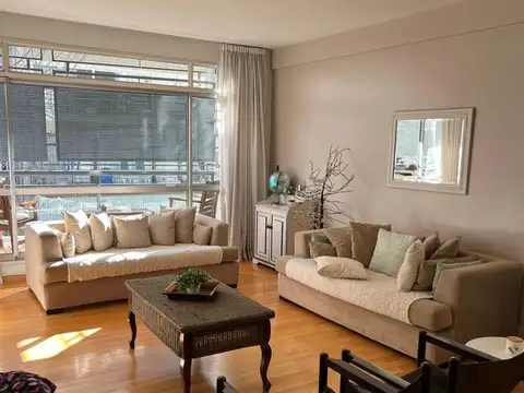 4 ambientes con dos cocheras en Palermo. EN VENTA!