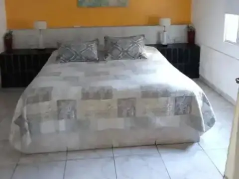 Casa en lote propio con terraza y gran luminosidad en Liniers