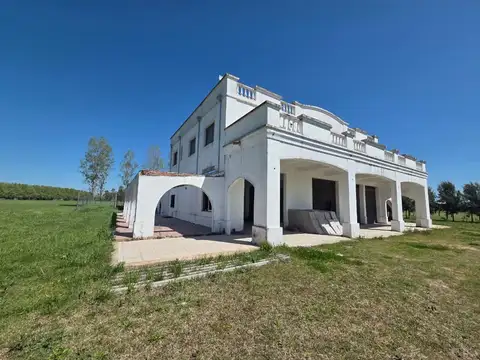 OPORTUNIDAD Enorme Casa 8 Amb A Restaurar Est. La Macarena 