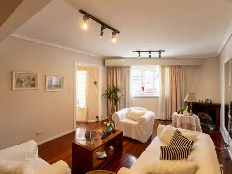 VENTA CASA 5 AMBIENTES PARQUE CHACABUCO PATIO TERR