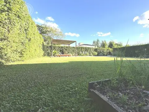 Casa en Venta en Pilar del Este - Santa Guadalupe, USD 225.000
