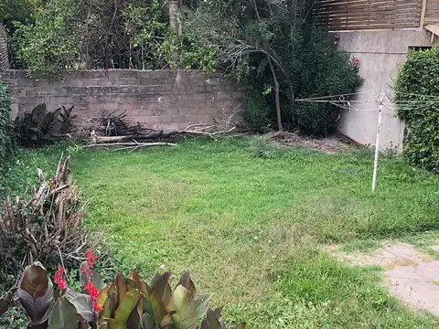 Casa 6 ambientes con 1 baño