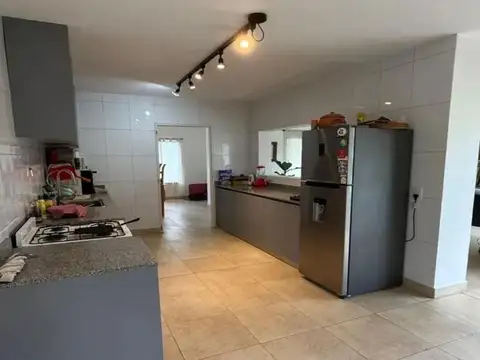 Casa 5 ambientes con 3 baños