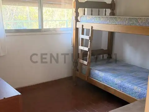 Casa en Alquiler con 1 cochera