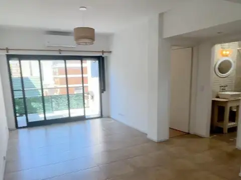 Amplio 2 amb. Frente con balcon