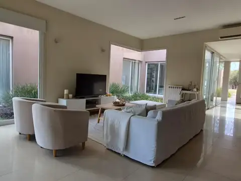 Casa en venta en kentucky club de campo – funes