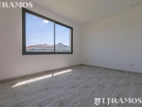 Casa 8 ambientes con 3 baños