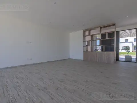 VENTA CON RENTA casa 3 dormitorios en El Naudir MB