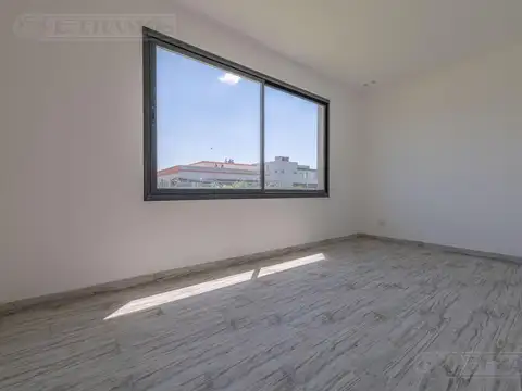 Casa 8 ambientes con 3 baños